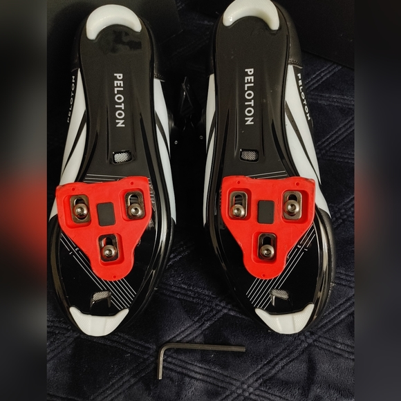 Pelaton cycling shoes - Picture 3 of 5